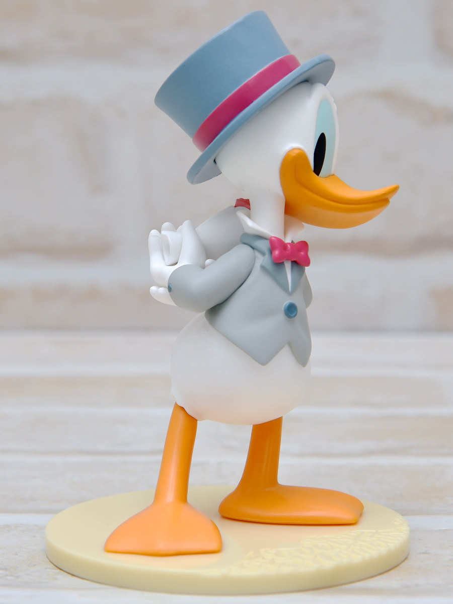 ディズニーキャラクターズ LOVERS MOMENTS -Daisy Duck-ホワイト左 | ウェルカムドールに使いたいドナルド＆デイジー