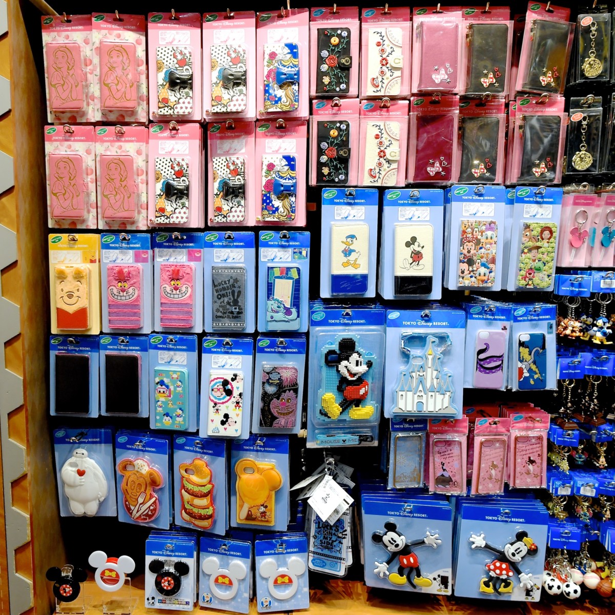 ホーンテッドマンション壁紙iphone8ケース Iphoneに加え多機種対応手帳型も続々登場 東京ディズニーランド 18春夏 スマートフォンケースまとめ