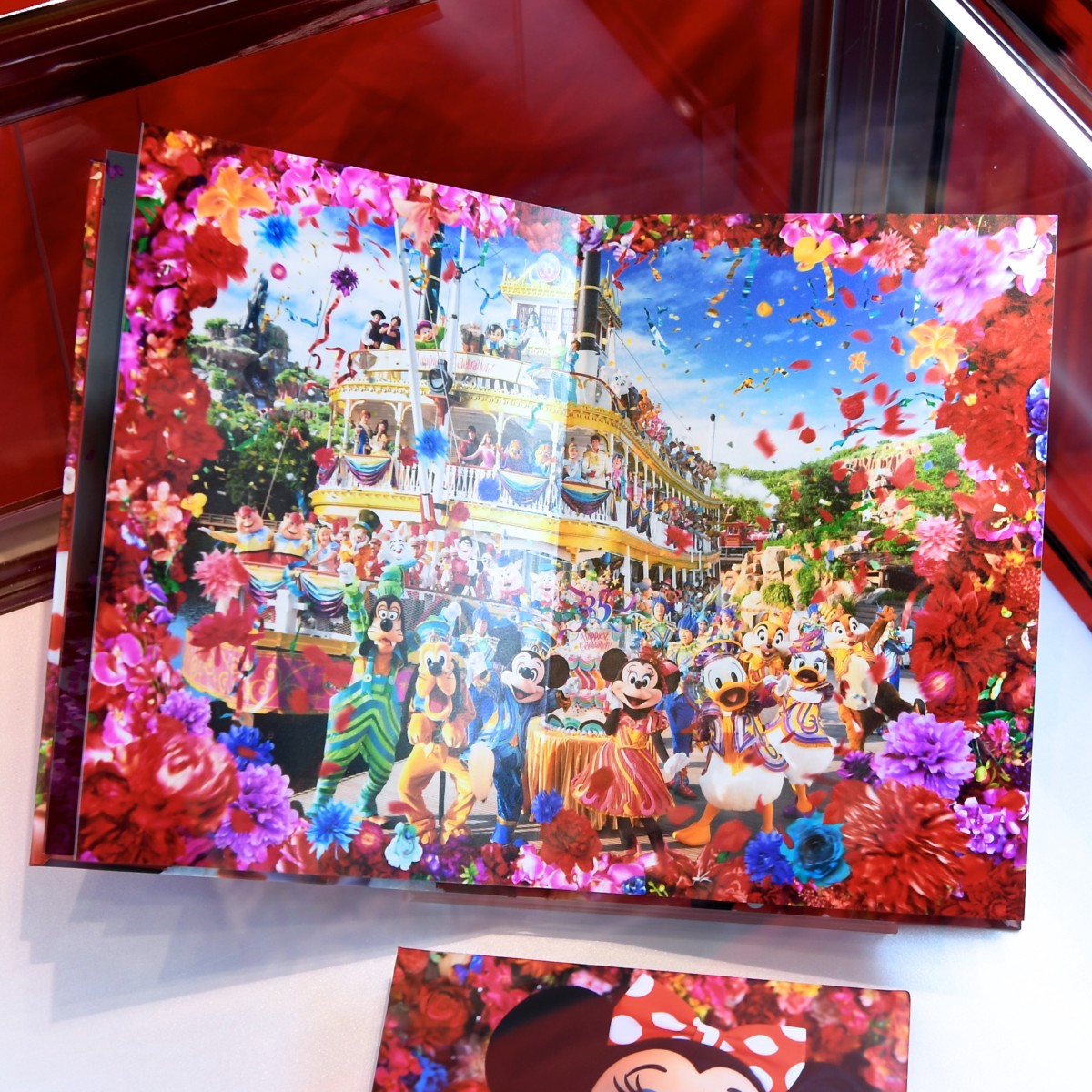 写真集 蜷川実花さんの色鮮やかな世界 東京ディズニーリゾート イマジニング ザ マジック 写真展 Colors Of Celebration