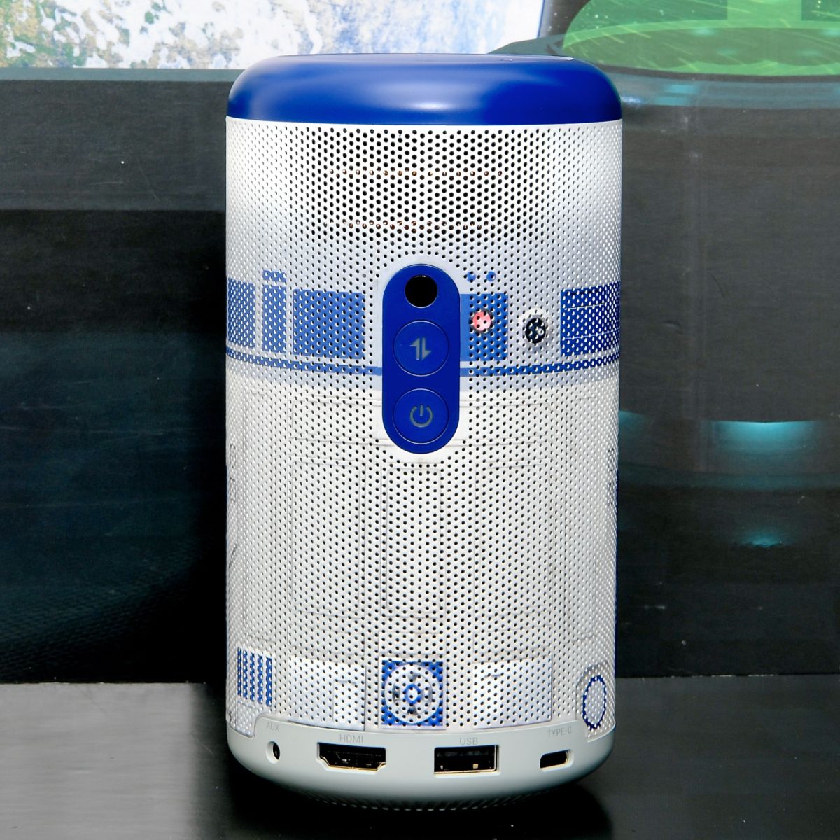 Anker Nebula Capsule II R2-D2 Edition 後面 | 「R2-D2」デザインのモバイルプロジェクター