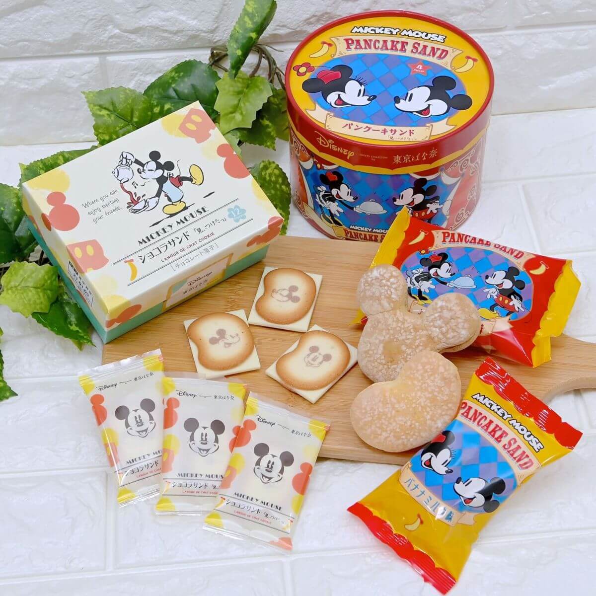ミッキーデザインのお菓子のお土産 Disney Sweets Collection By 東京ばな奈